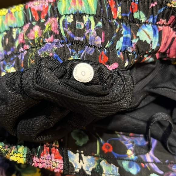 Lululemon Hotty Hot High Rise lined Flowerscope Black Multi size 0 - Picture 11 of 14